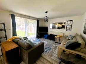 Luxury 3-Bed Ilford Modern Comfort & Elegance